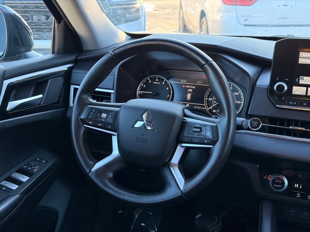 2024 Mitsubishi Outlander SE Image 22 of 38