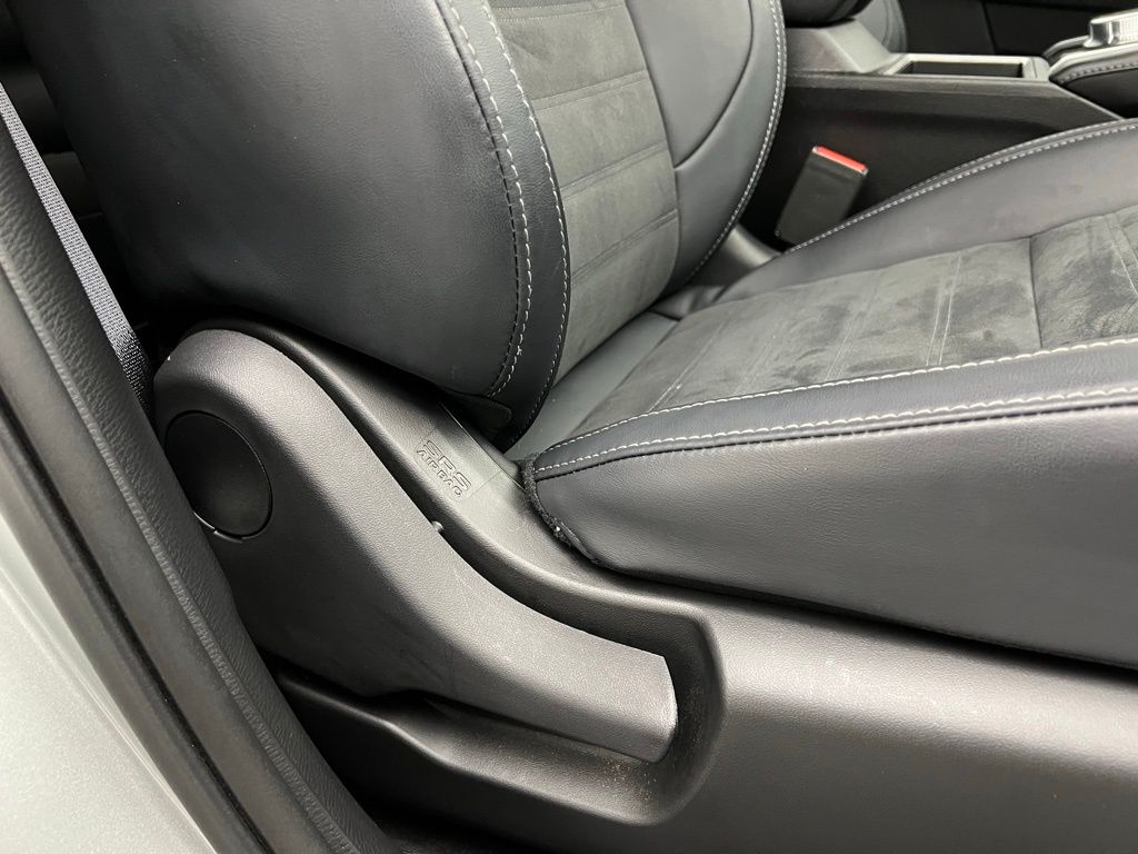 Vehicle image 34 of 45