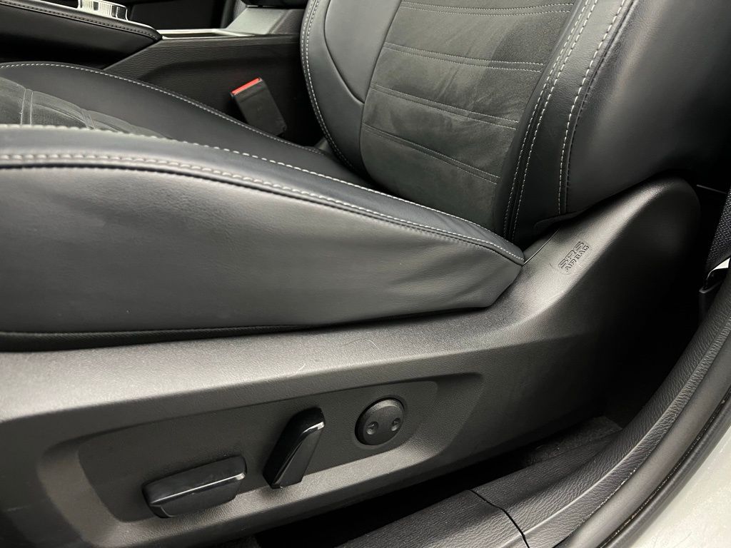 Vehicle image 22 of 45