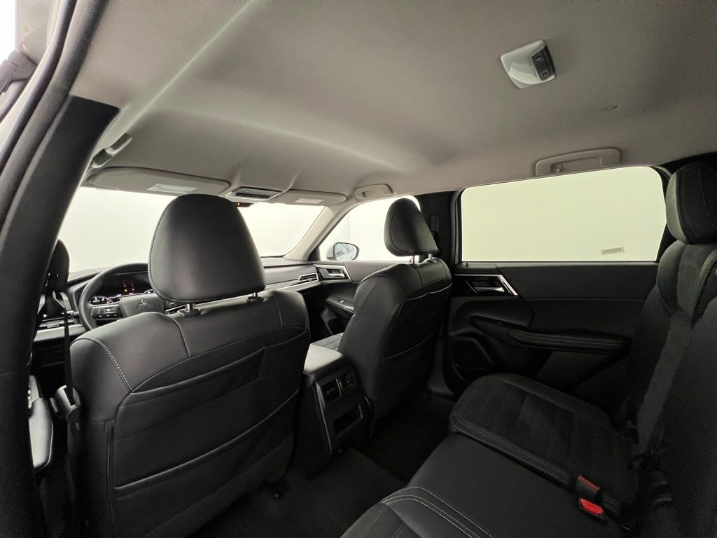 Vehicle image 27 of 45