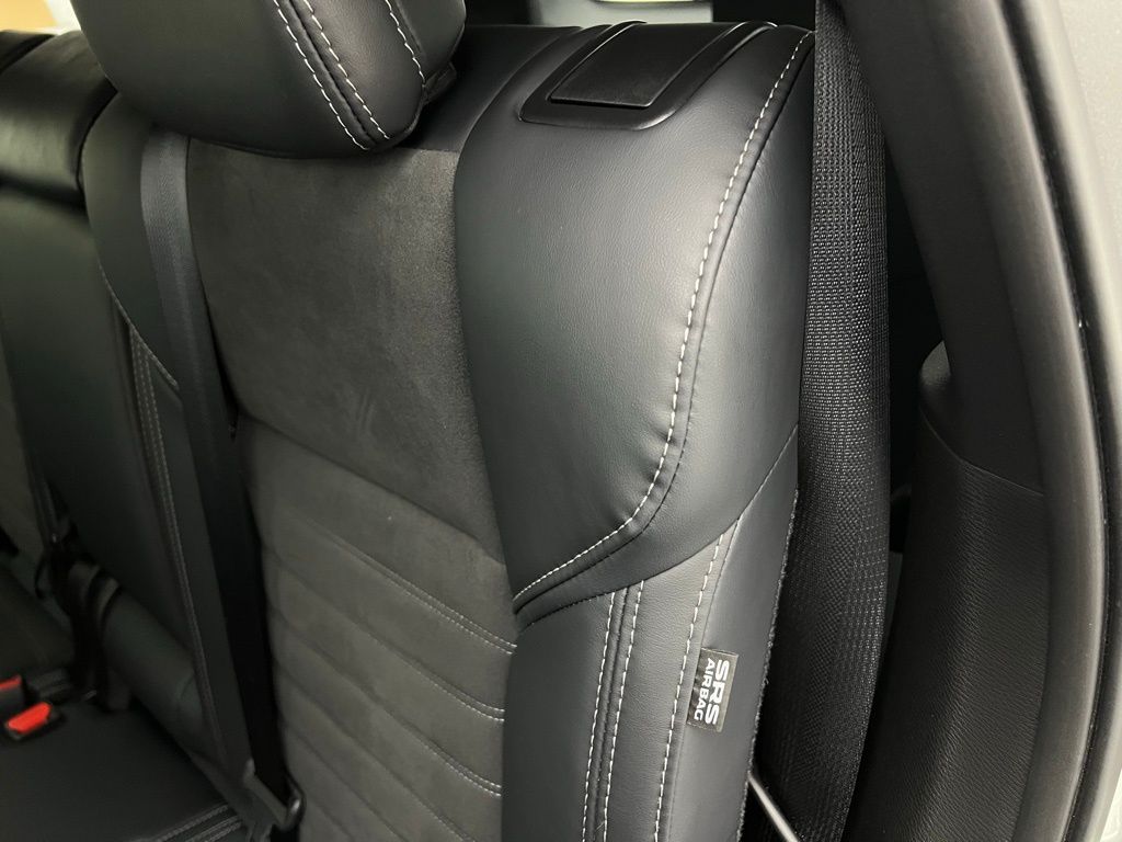 Vehicle image 29 of 45