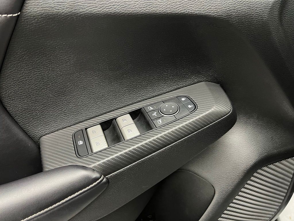Vehicle image 25 of 45