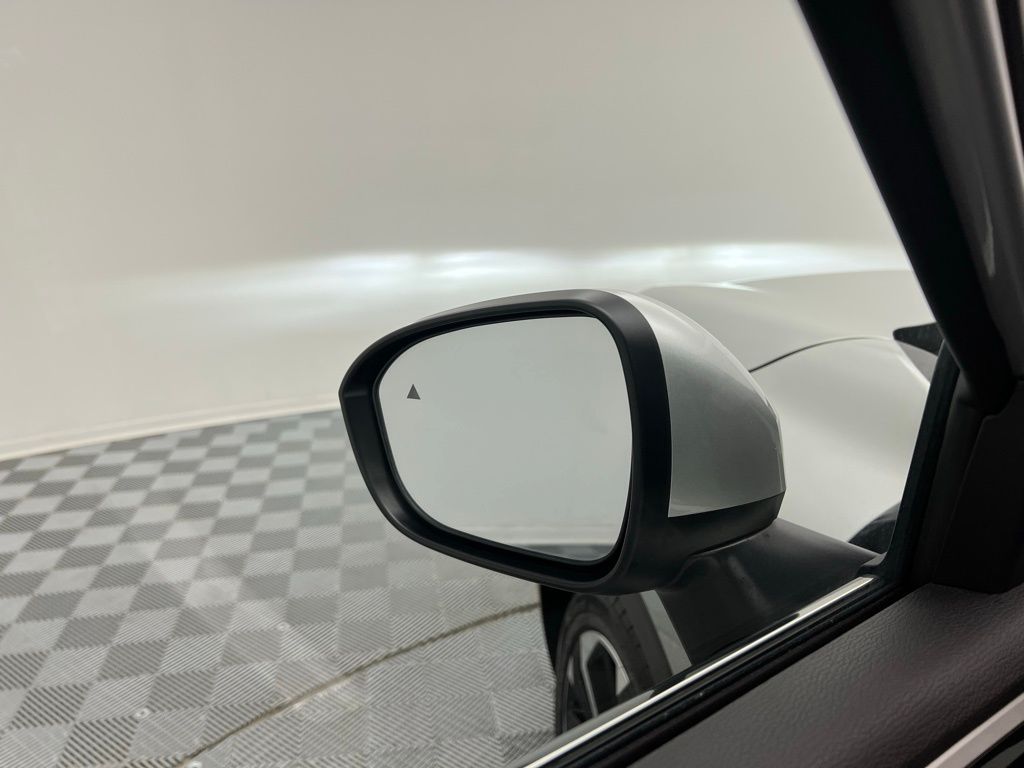Vehicle image 26 of 45