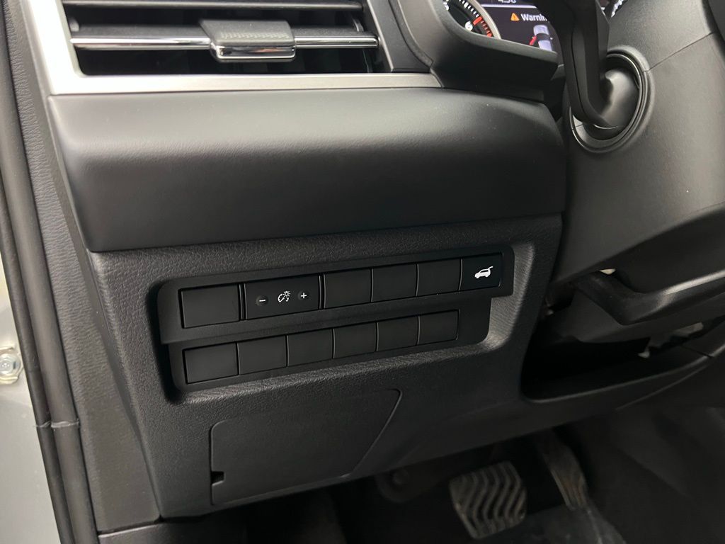 Vehicle image 23 of 45