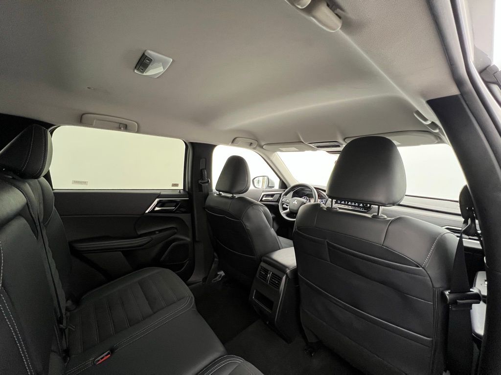 Vehicle image 37 of 45