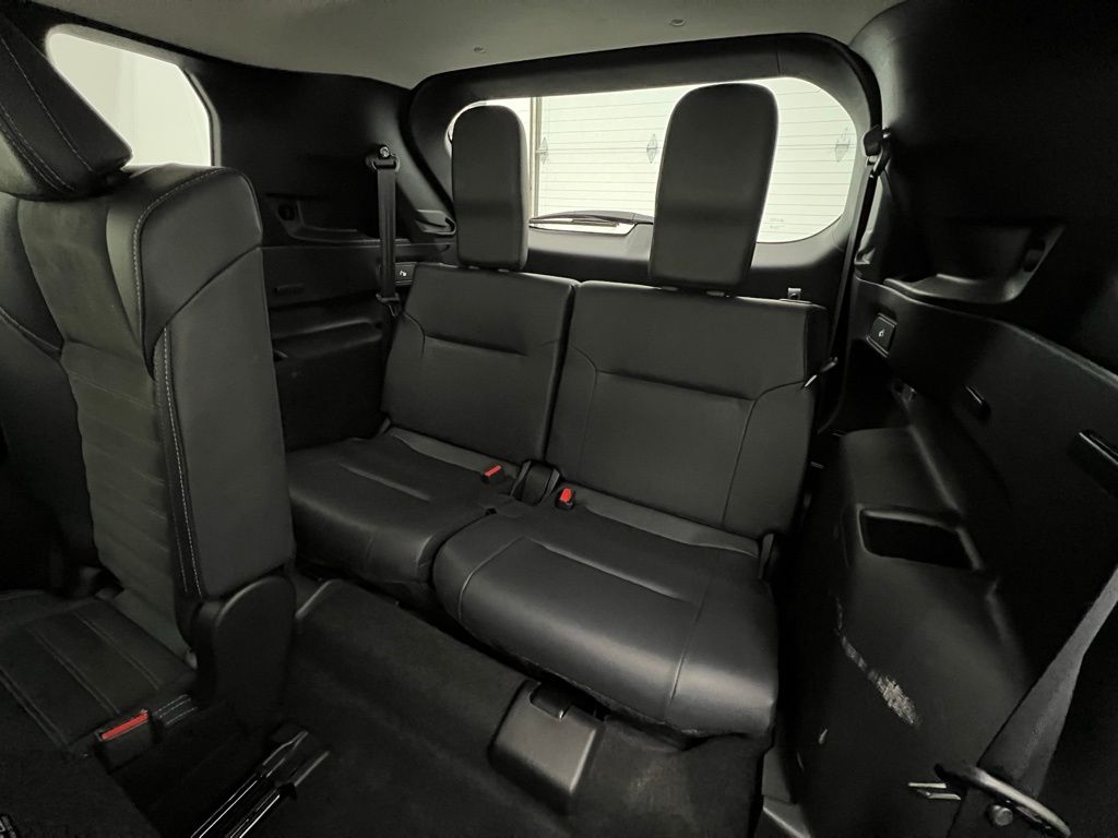 Vehicle image 31 of 45