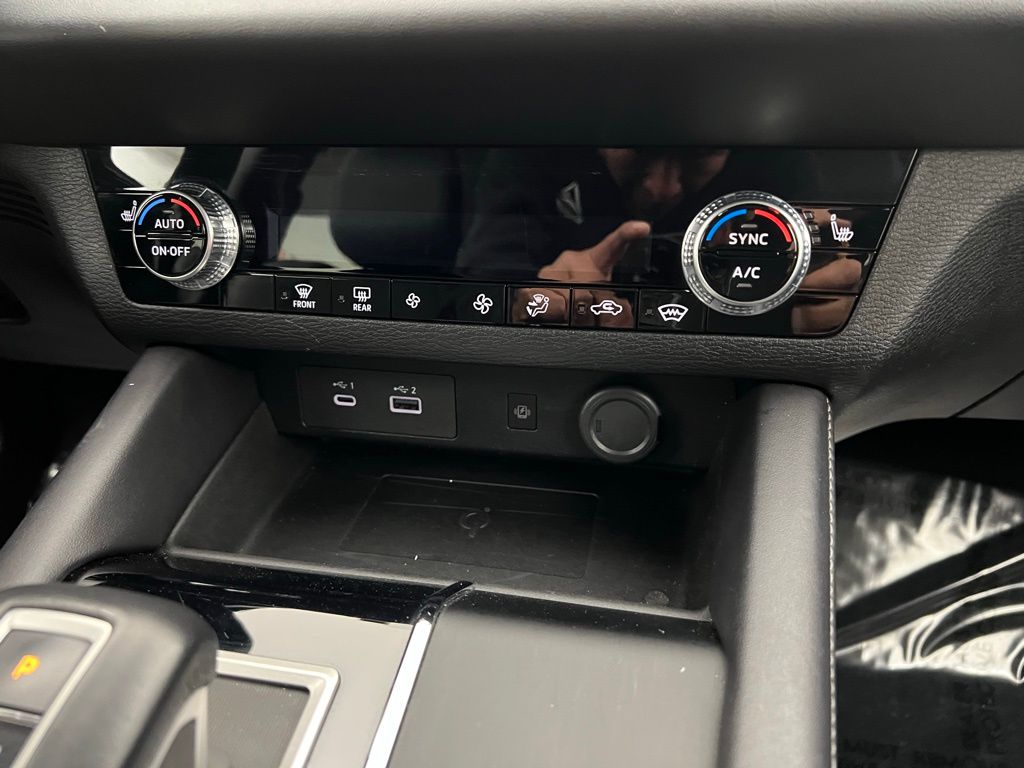 Vehicle image 11 of 45