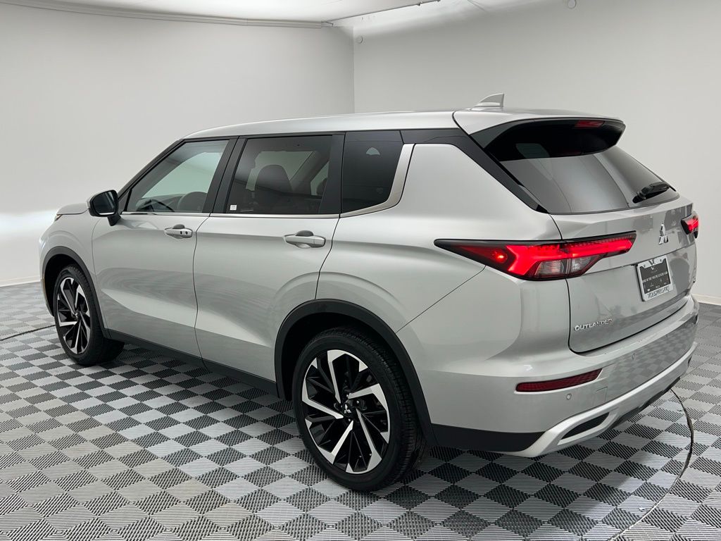 Vehicle image 6 of 45