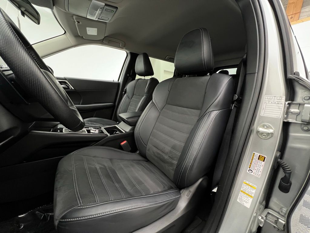 Vehicle image 21 of 45
