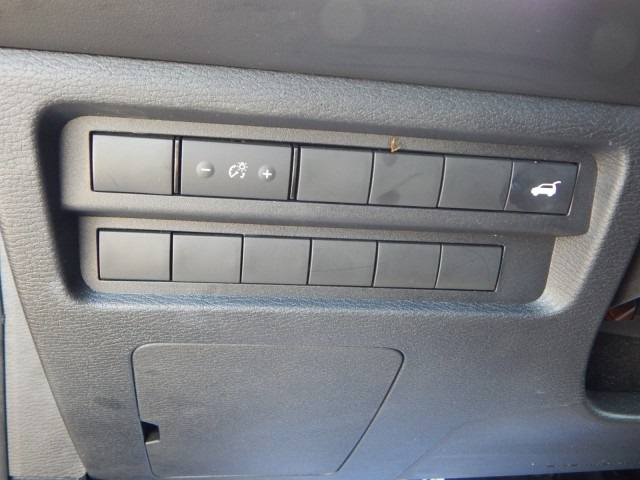 Vehicle image 23 of 33