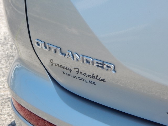 Vehicle image 10 of 33