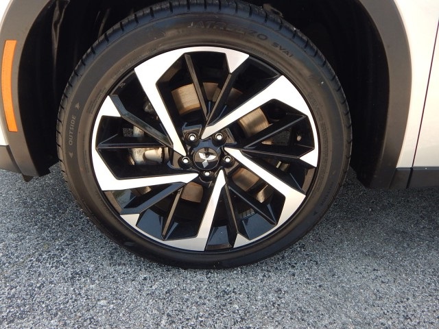 Vehicle image 12 of 33