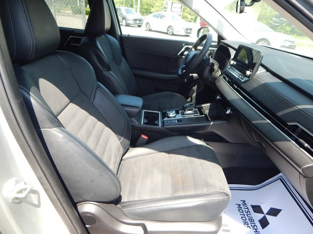 Vehicle image 22 of 33
