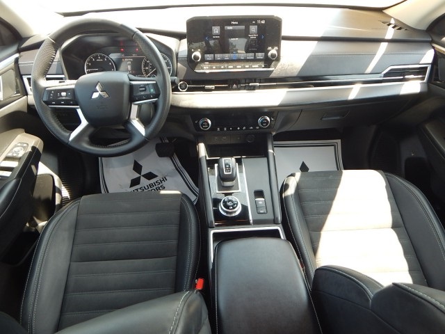 Vehicle image 14 of 33