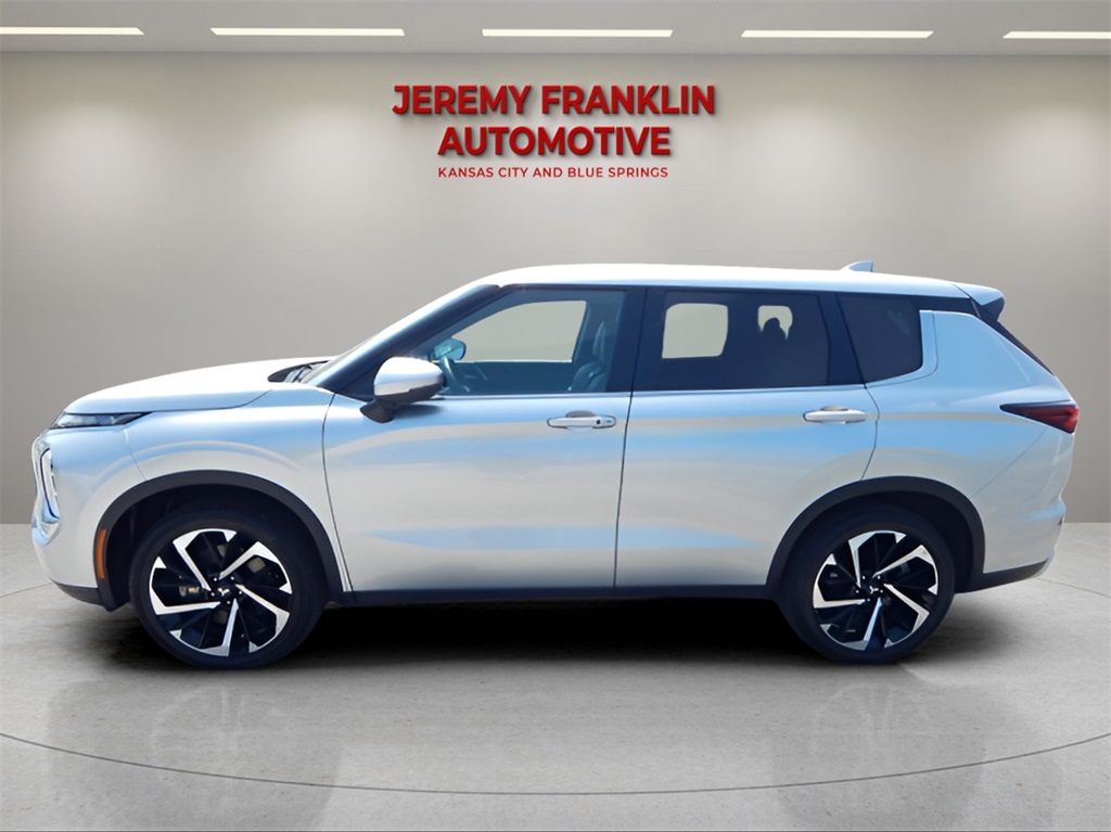 Vehicle image 8 of 33