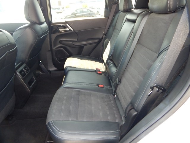 Vehicle image 15 of 33