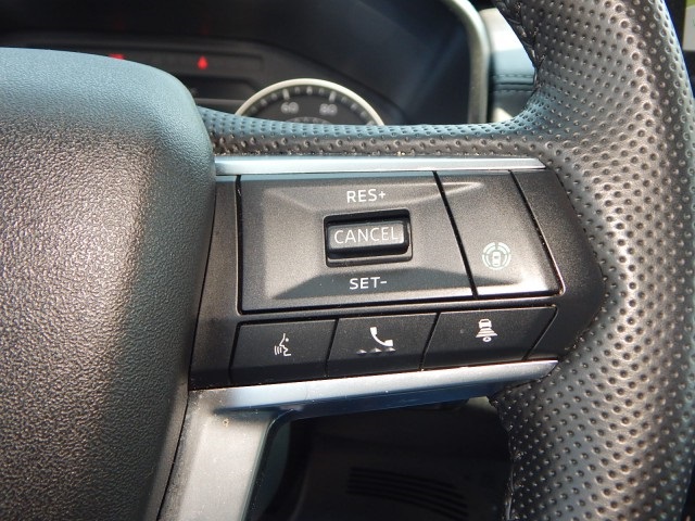 Vehicle image 30 of 33