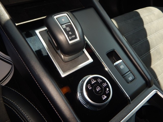 Vehicle image 24 of 33