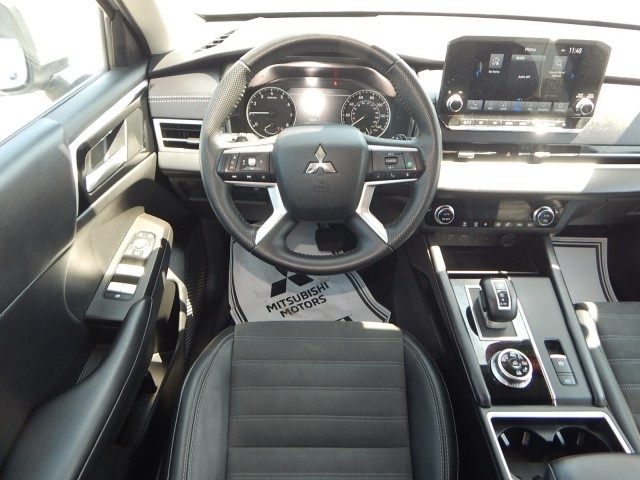 Vehicle image 13 of 33