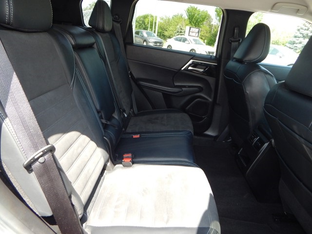 Vehicle image 20 of 33