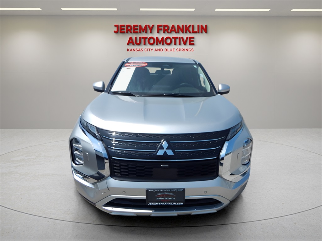 Vehicle image 2 of 33
