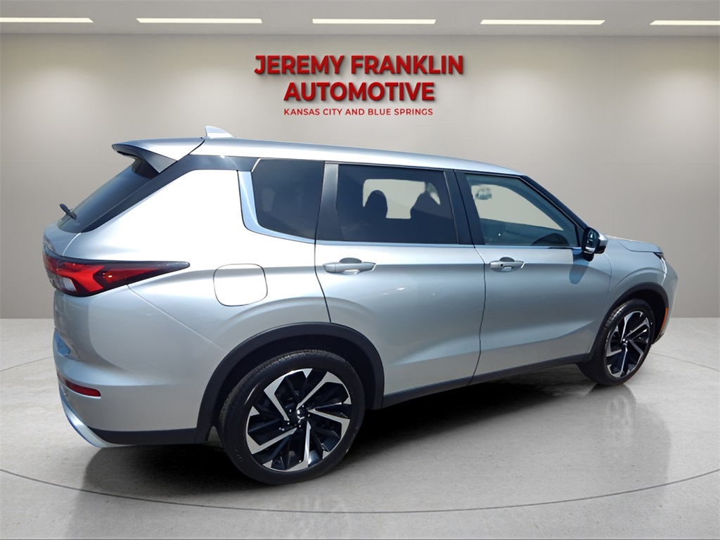 Vehicle image 4 of 33