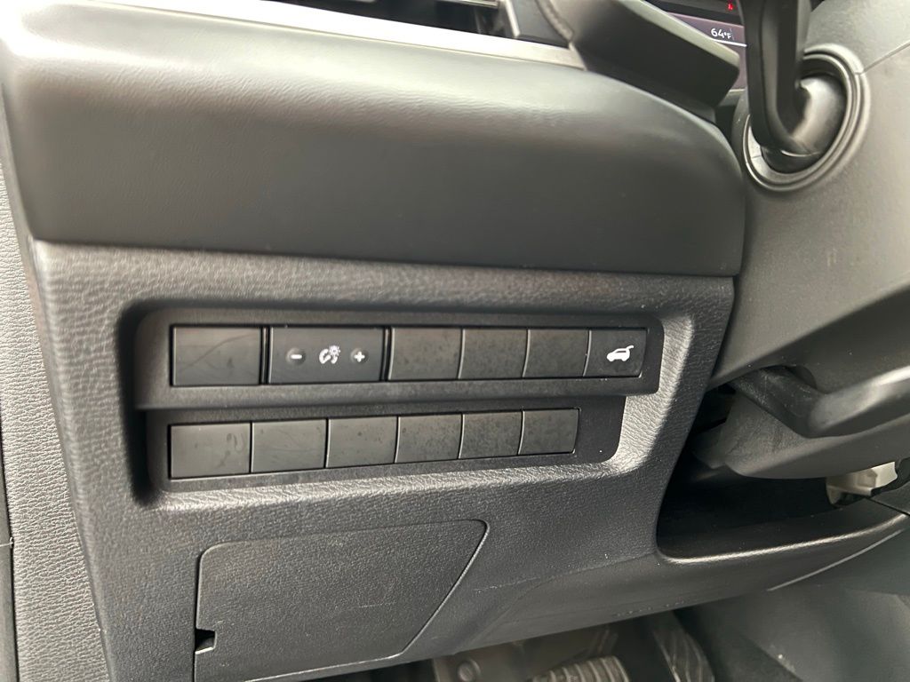 Vehicle image 17 of 38