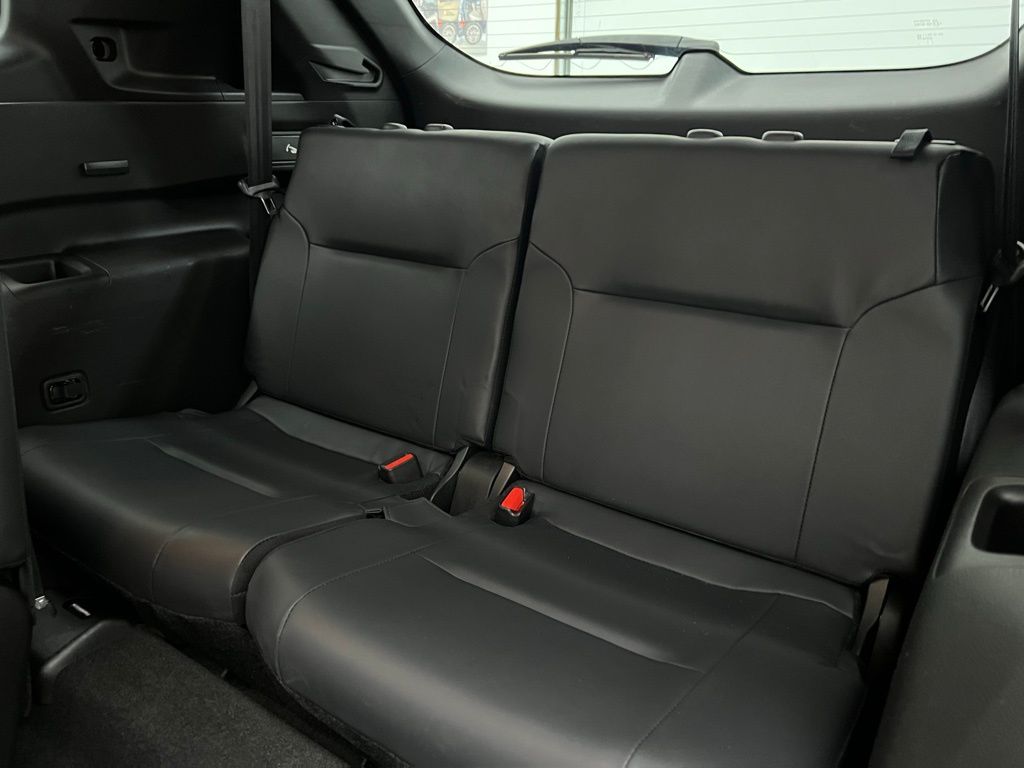 Vehicle image 24 of 38