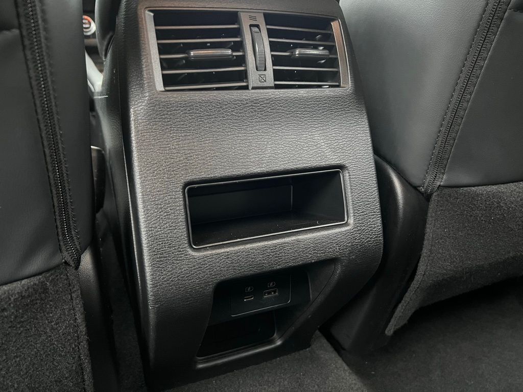 Vehicle image 23 of 38