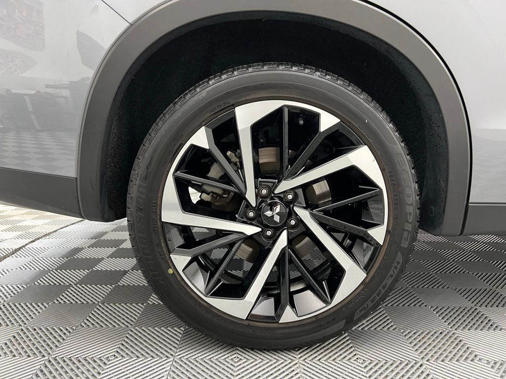Vehicle image 36 of 38