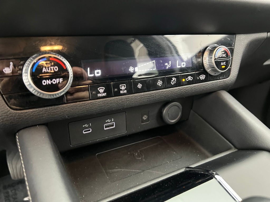 Vehicle image 11 of 38