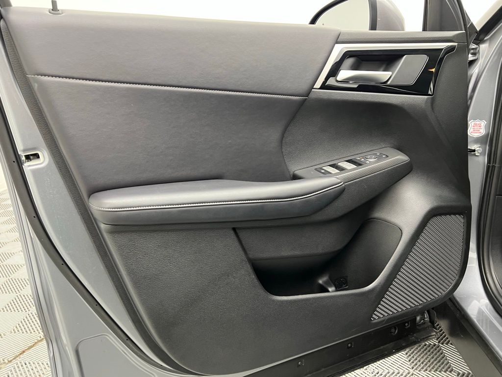 Vehicle image 20 of 38