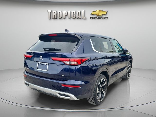 2024 Mitsubishi Outlander SE Image 3 of 35