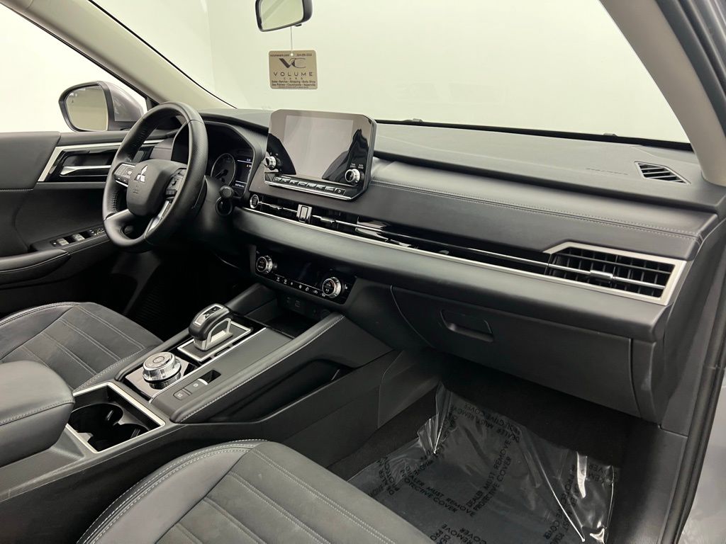 Vehicle image 25 of 43
