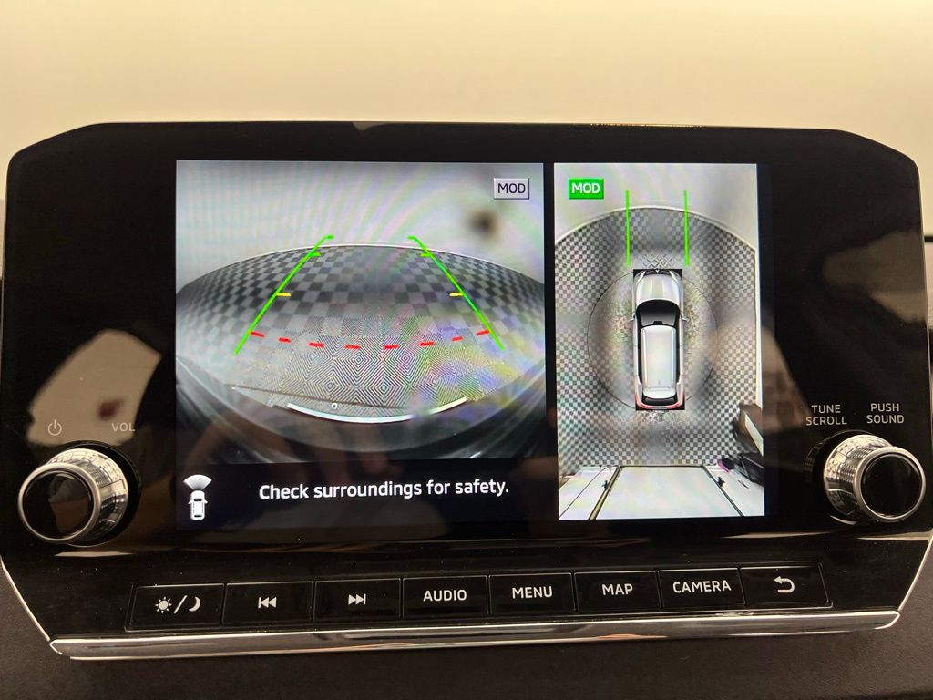Vehicle image 11 of 43