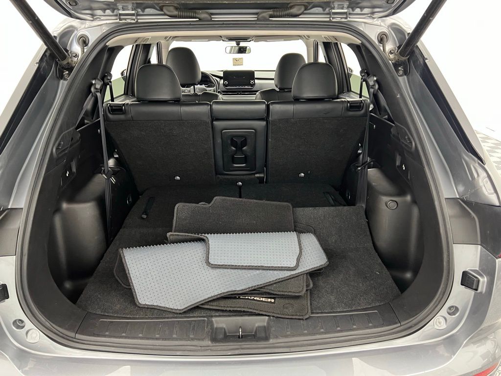 Vehicle image 31 of 43