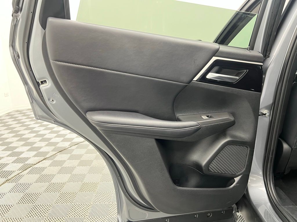 Vehicle image 22 of 43
