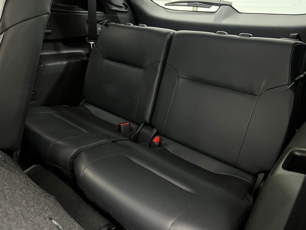 Vehicle image 21 of 43