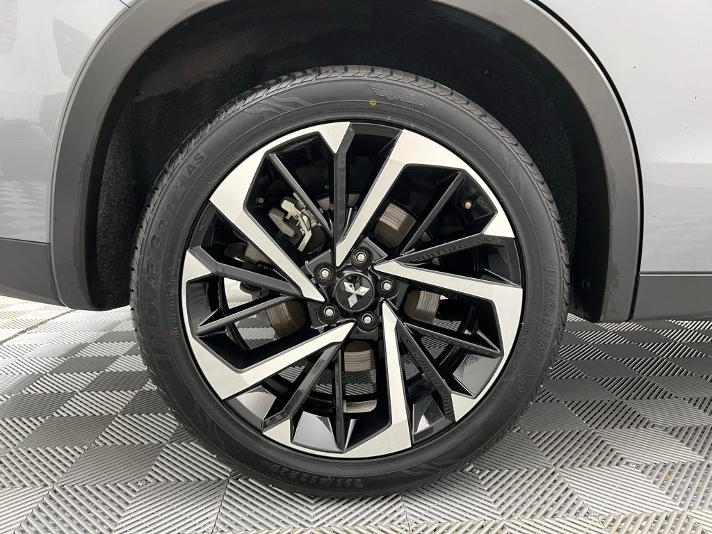 Vehicle image 37 of 43