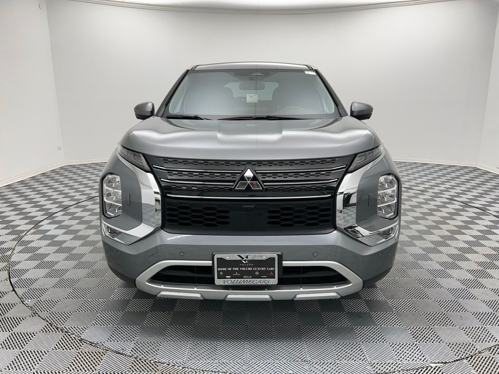 Vehicle image 2 of 43