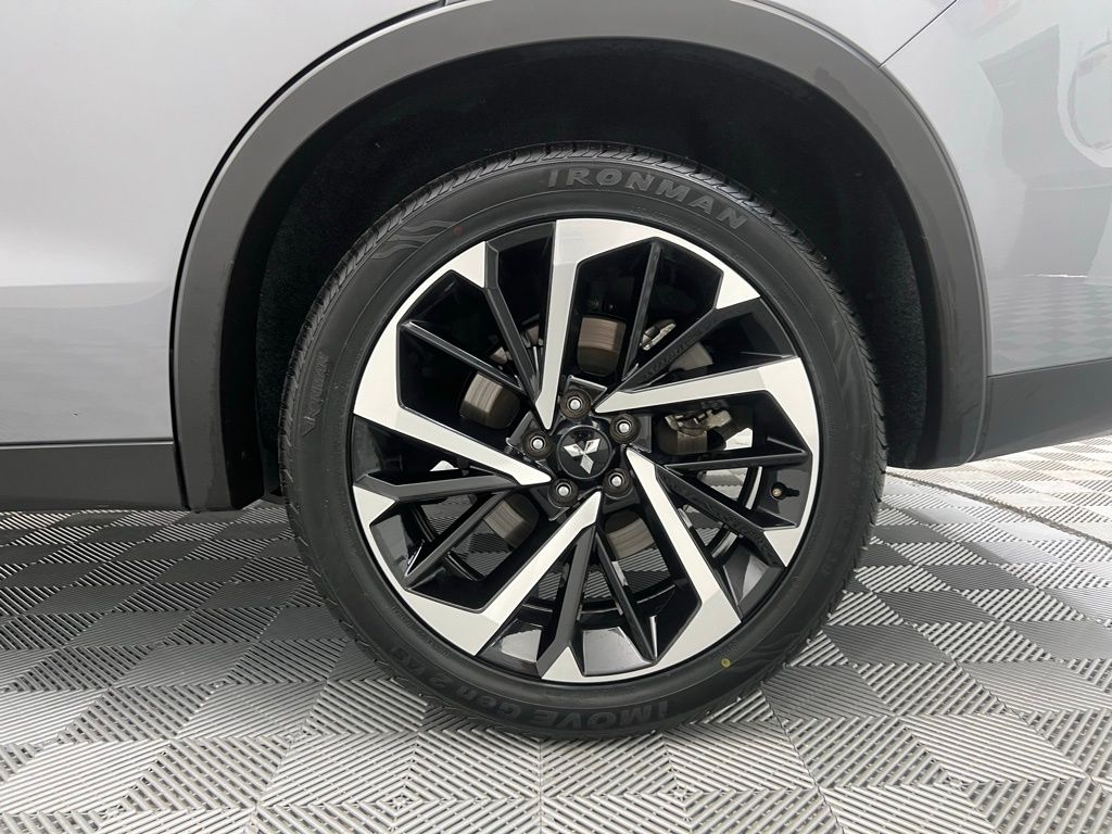 Vehicle image 35 of 43