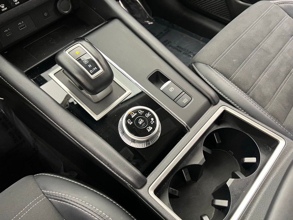 Vehicle image 13 of 43