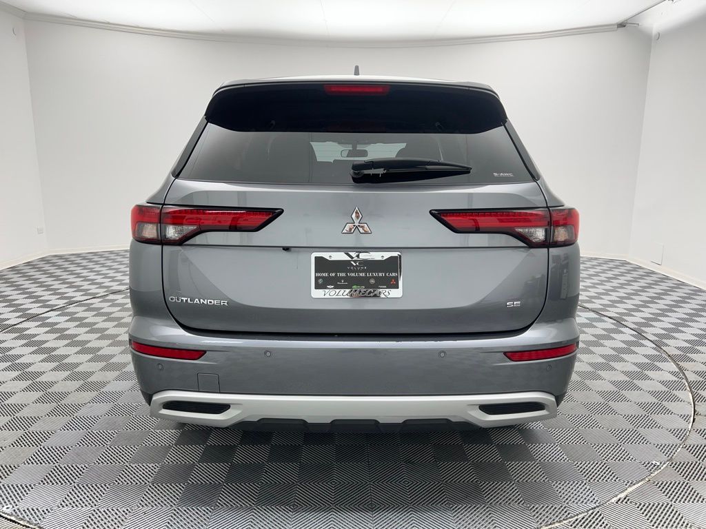 Vehicle image 5 of 43