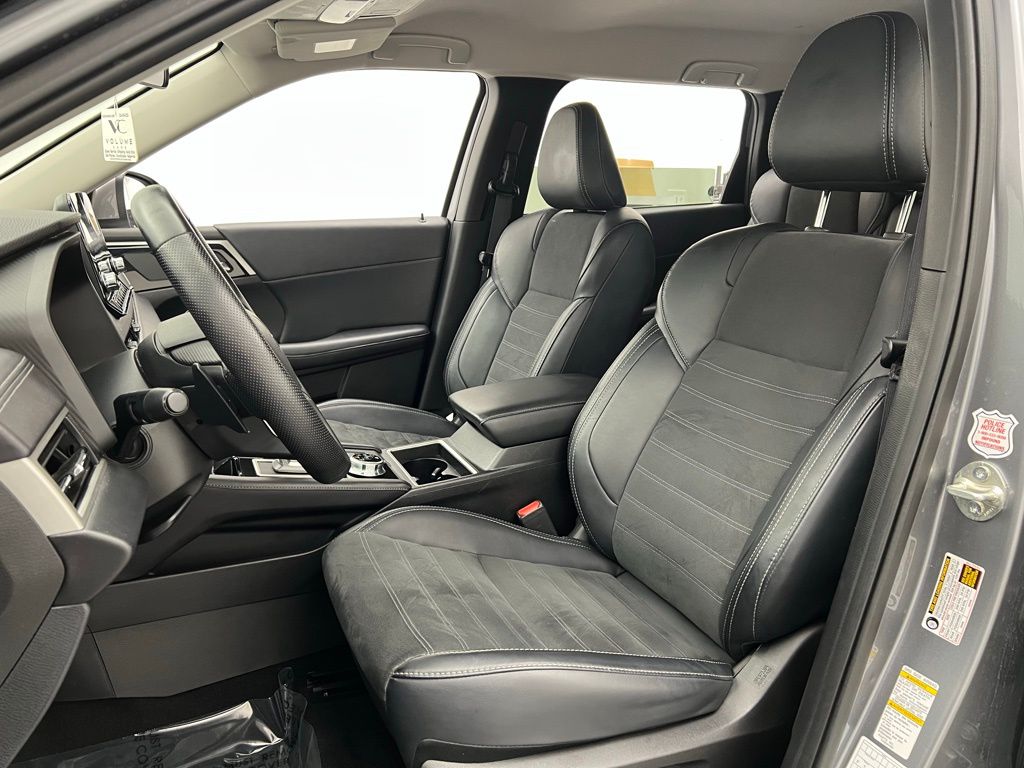 Vehicle image 7 of 43