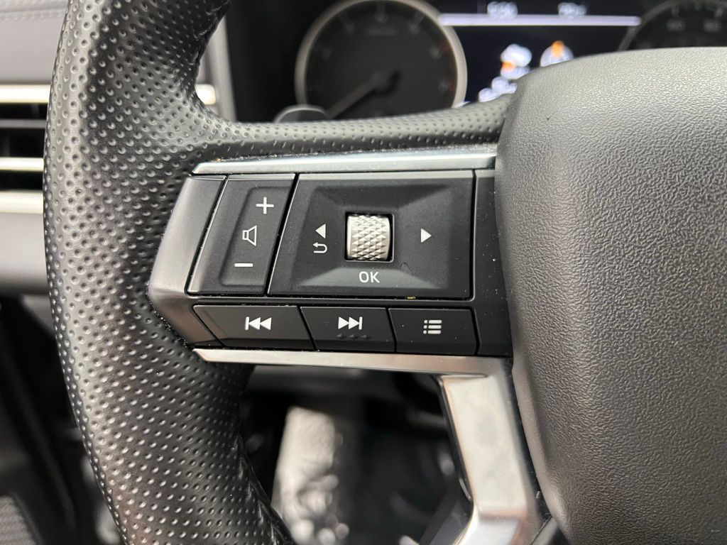 Vehicle image 16 of 43