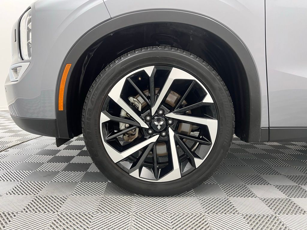 Vehicle image 34 of 43