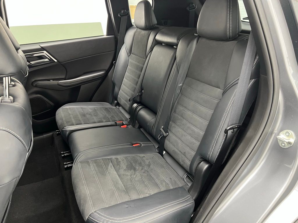 Vehicle image 20 of 43