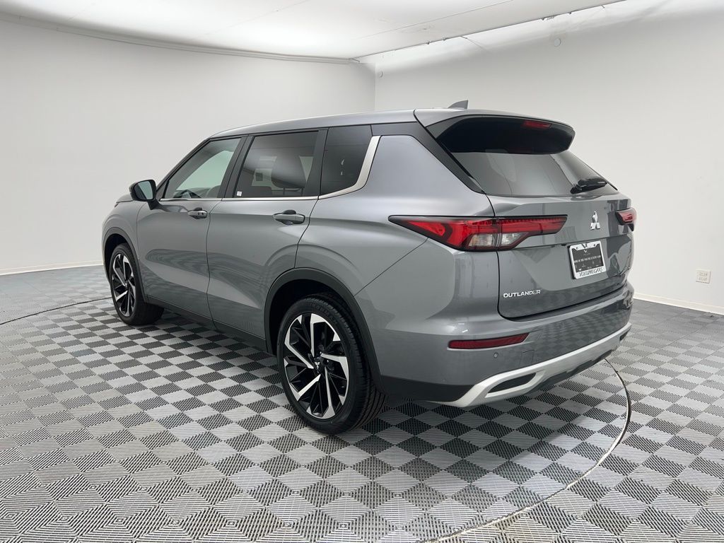Vehicle image 6 of 43