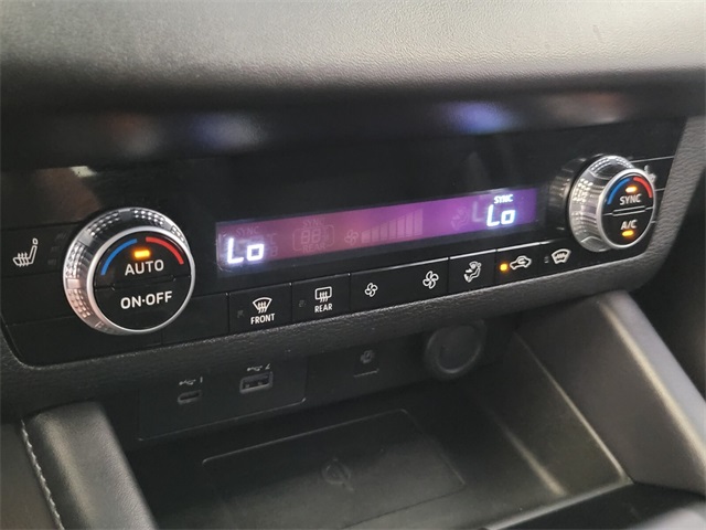 Vehicle image 21 of 29