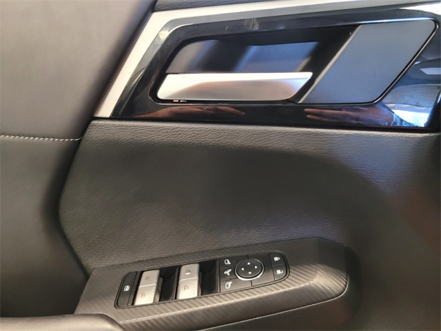 Vehicle image 23 of 29